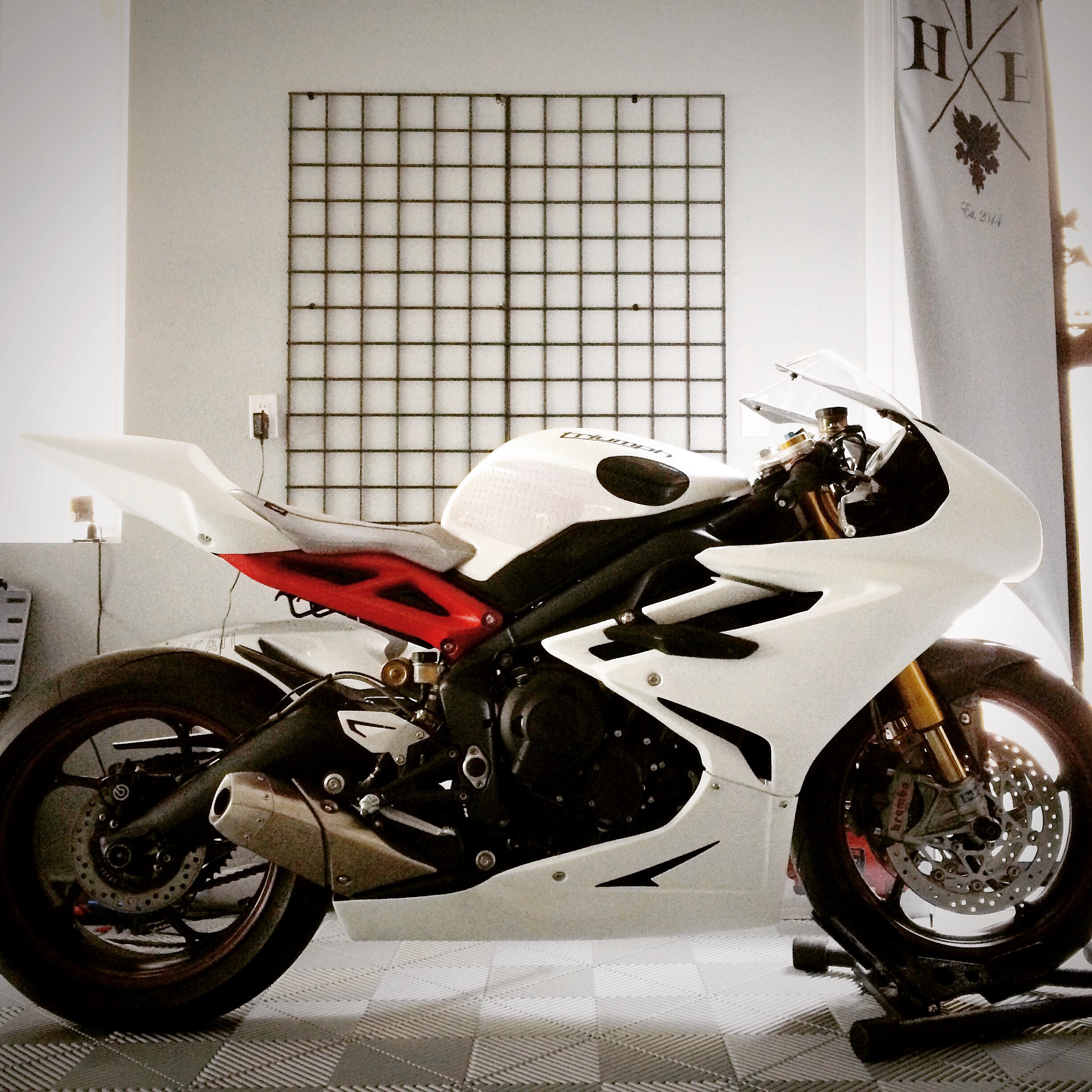 Triumph 675R Cafe Racer photo 44